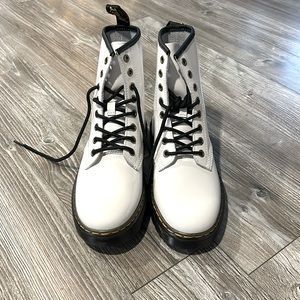 Women’s Dr. Martens Zavala